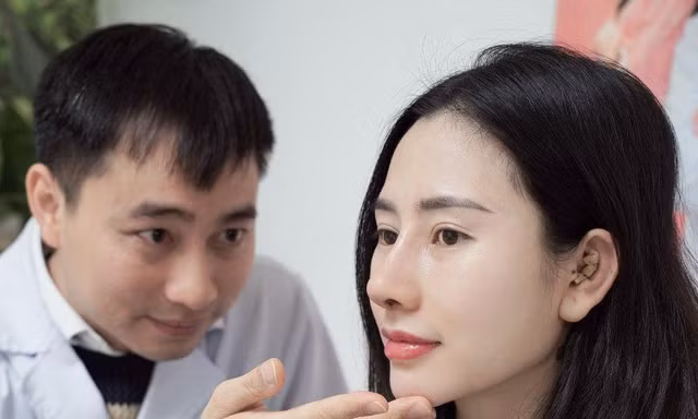 Ham nâng mũi rẻ ở spa thẩm mỹ gặp biến chứng vẹo lệch có sửa lại được không?