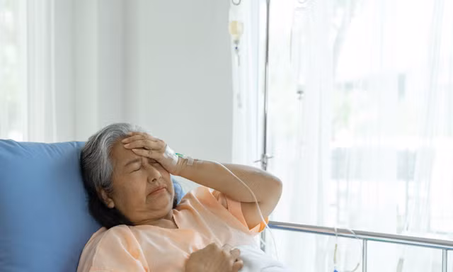 Miền Bắc trở lạnh, cảnh giác cúm mùa và biến chứng do cúm ở người cao tuổi