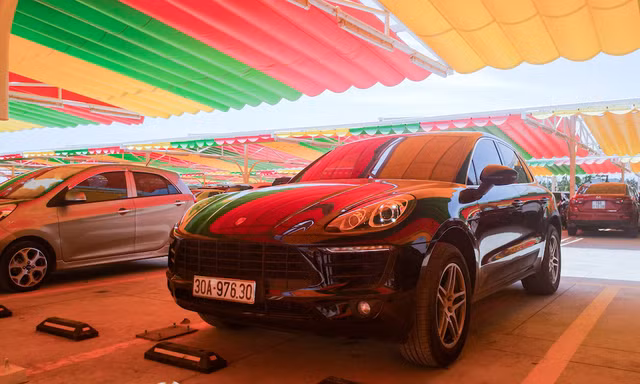 Chiếc Porsche Macan đời 2015 của anh Nguyễn Đức Lợi được Smart Solution định giá 2 tỷ đồng