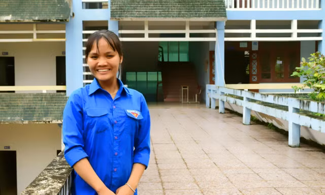 Cô gái không may bị bại não nhưng quyết không “bại" ý chí vươn lên