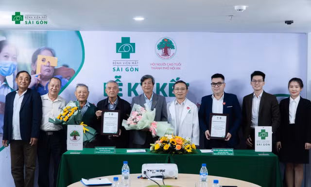 Bệnh viện mắt Sài Gòn Sông Hàn ký hợp tác với hội người cao tuổi thành phố Hội An 