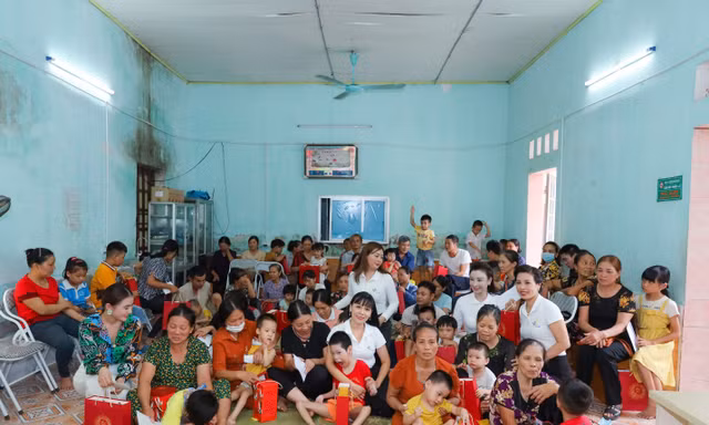 Hiệp hội nữ doanh nhân doanh nghiệp nhỏ & vừa tổ chức chương trình Trung thu cho em