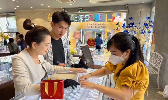 Thu hút tài lộc trong năm mới nhờ mua vàng ngày Thần Tài