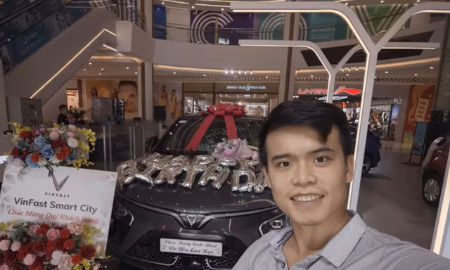 VinFast VF 7: 'Thiết kế càng ngắm càng say đắm, đặc biệt thích trần kính'