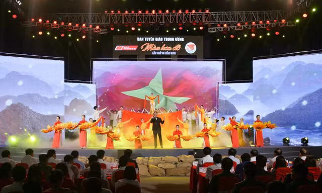 Chương trình màu hoa đỏ tri ân các anh hùng bất tử