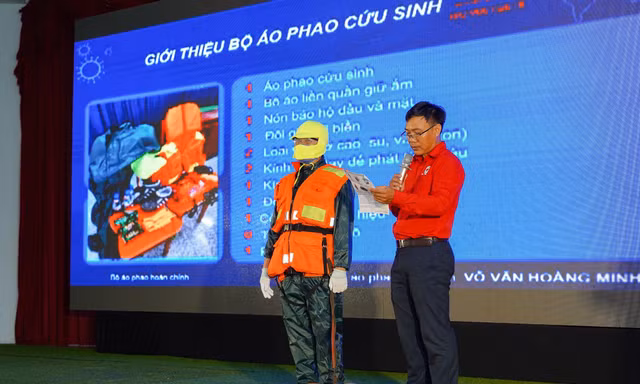 NovaGroup và Hội Chữ thập đỏ Việt Nam trao 1.000 bộ áo phao cứu sinh đa năng cho ngư dân nghèo