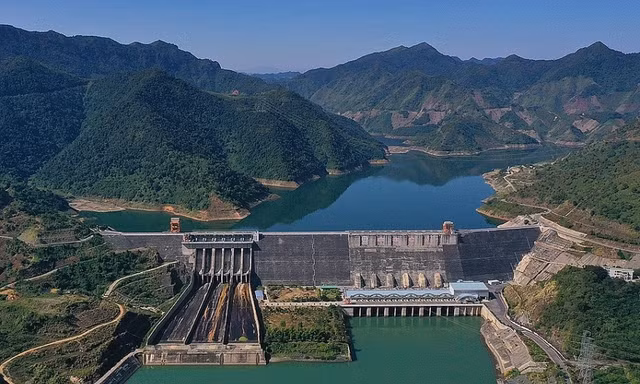 Thủy điện Sơn La cán mốc 100 tỷ kWh sau 10 năm vận hành