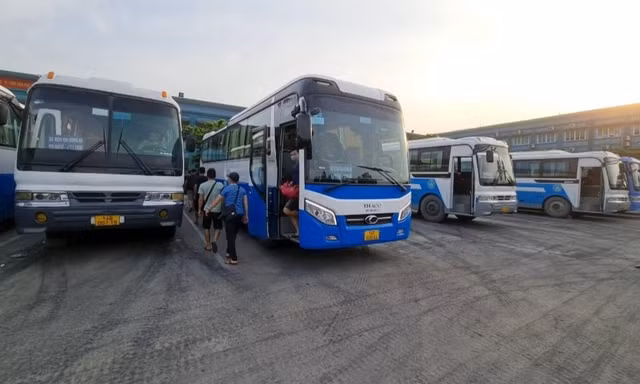 TKV nâng cao chất lượng phục vụ, đảm bảo an toàn đưa đón thợ mỏ