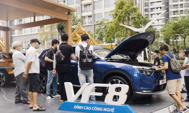 VinFast VF 8 - lựa chọn vượt trội về cả công nghệ, giá bán lẫn chính sách hậu mãi