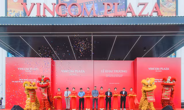 Vincom Retail liên tiếp nhận 2 giải thưởng danh giá, khẳng định vị thế dẫn đầu ngành bất động sản bán lẻ Việt Nam