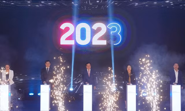Khởi động Solve for Tomorrow 2023 với giải thưởng lên tới 8 tỷ đồng