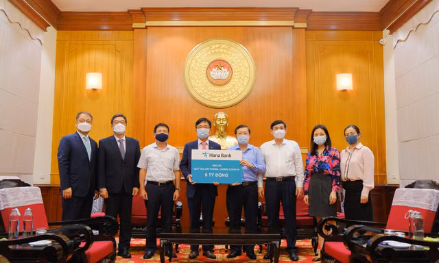 Hana Bank ủng hộ Quỹ Vắc-xin phòng, chống Covid 6 tỷ đồng 