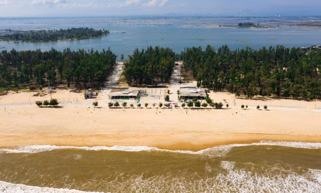 6 bãi biển miền Trung đón diện mạo mới khang trang