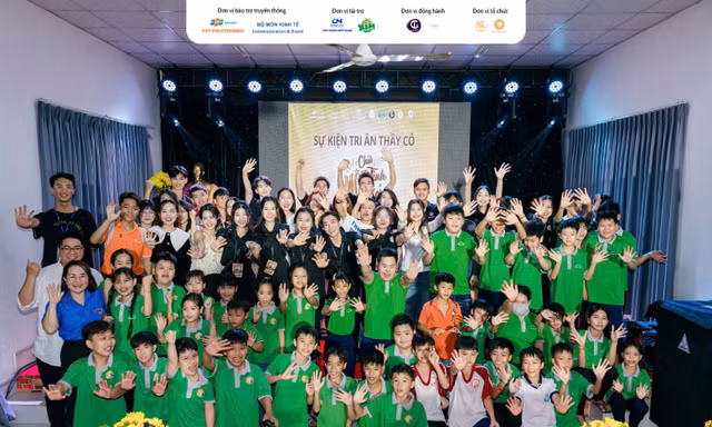 Hành trình tri ân sứ mệnh của nghề giáo viên qua dự án tốt nghiệp “Đêm Hướng Dương”