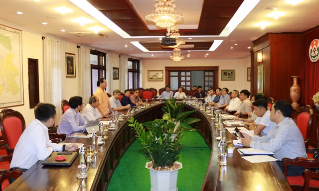 Quang cảnh buổi làm việc