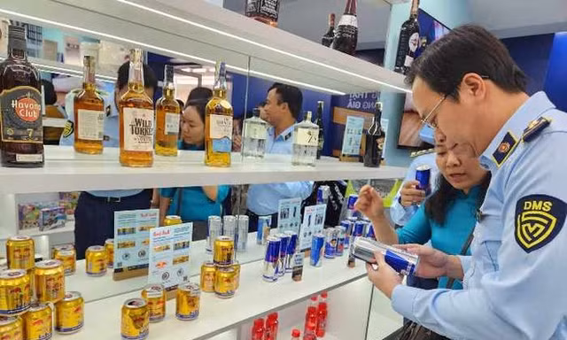 Tổng cục Quản lý thị trường hướng dẫn phân biệt túi xách, nước hoa, quần áo thời trang thật, giả