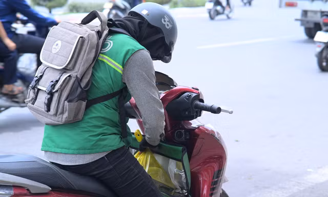 Chuyện chuyển đổi số của những tài xế, quán nhỏ đất Cố đô