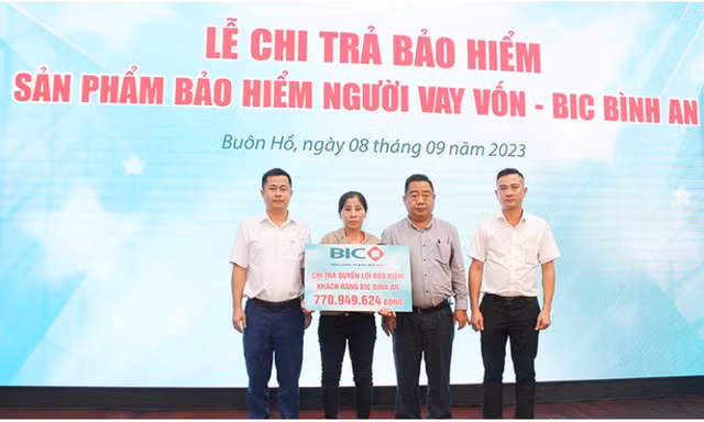 BIC chi trả hơn 770 triệu đồng tiền bảo hiểm cho khách hàng vay vốn tại BIDV Buôn Hồ