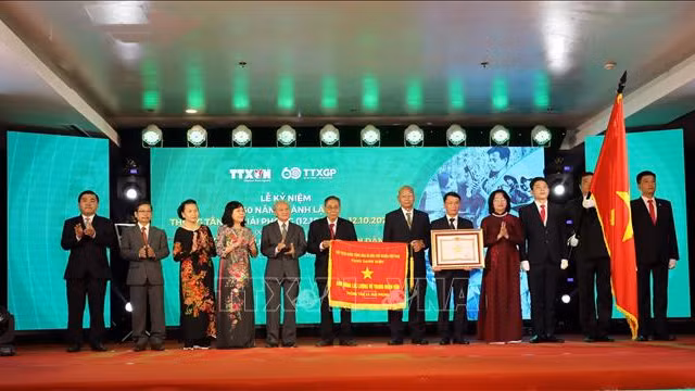 Trao tặng danh hiệu Anh hùng Lực lượng vũ trang nhân dân cho TTXGP