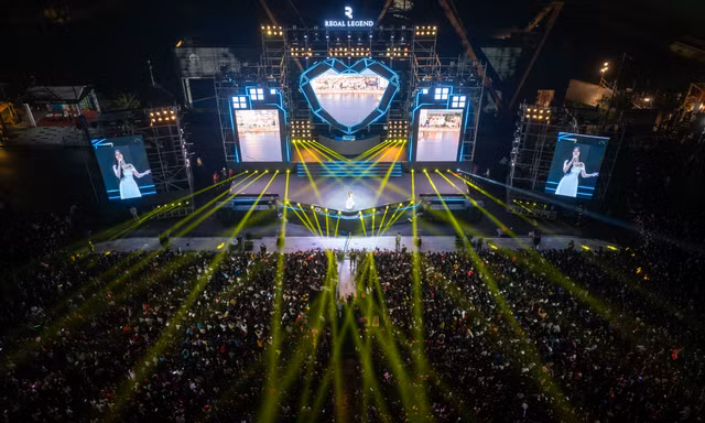 60.000 nghìn người bùng nổ cảm xúc cùng countdown 2024 tại Regal Legend