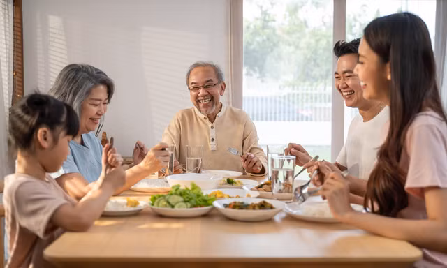 Một mùa Vu Lan trọn vẹn khi cha mẹ vẫn khỏe mạnh
