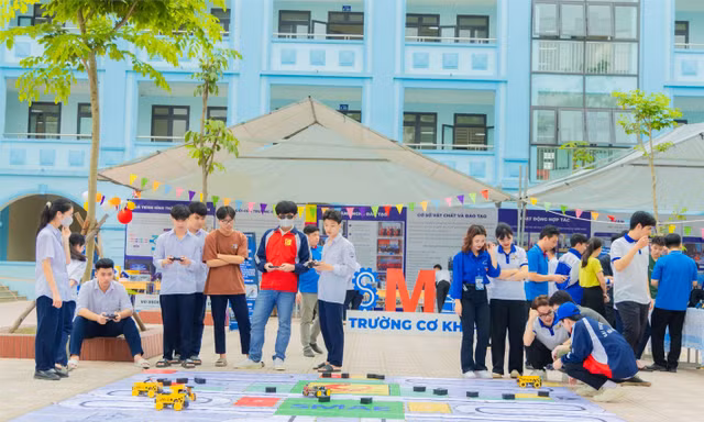 Trường Cơ khí - Ô tô, Đại học Công nghiệp Hà Nội ươm mầm tài năng khoa học công nghệ từ giáo dục STEM