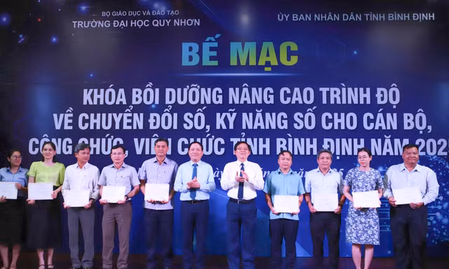 Hơn 6.900 cán bộ Bình Định hoàn thành khóa đào tạo kỹ năng số trước ngày vận hành bộ máy mới