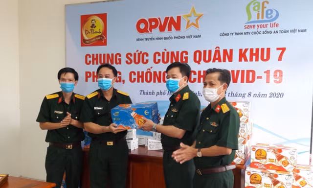 72.000 sản phẩm Trà Thanh Nhiệt Dr Thanh tiếp tục tiếp sức đồng bào, chiến sĩ tại Quân khu