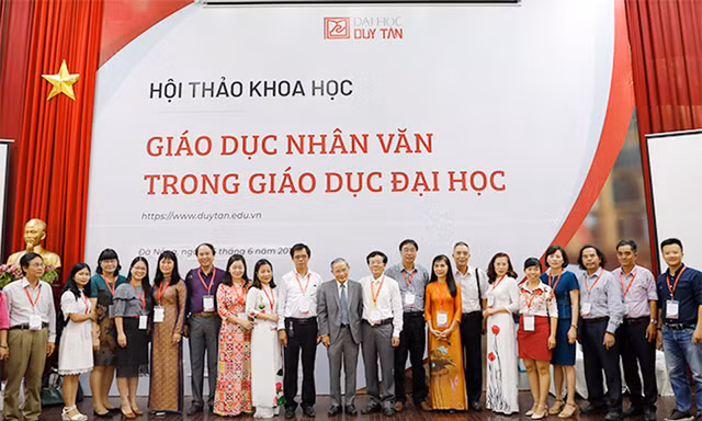 Khoa Khoa học Xã hội & Nhân văn tổ chức hội thảo giáo dục nhân văn cho sinh viên…