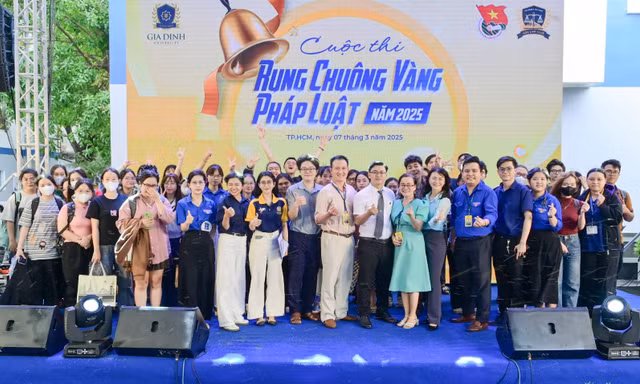 'Đấu trí' kiến thức pháp luật cùng sinh viên GDU