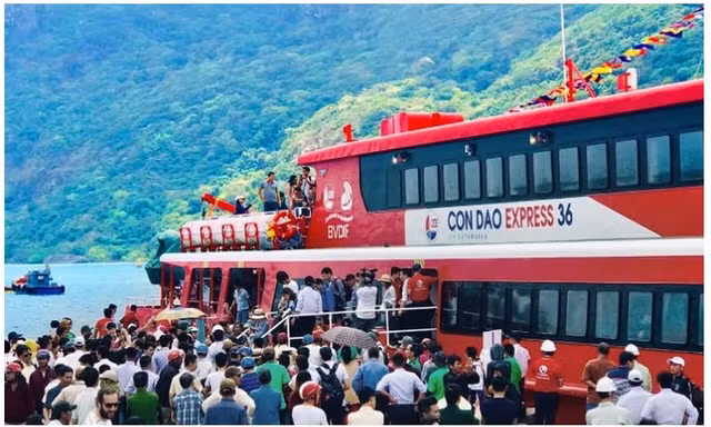 Tàu Phú Quốc Express tăng cường chuyến Vũng Tàu-Côn Đảo để phục vụ Marathon báo Tiền Phong