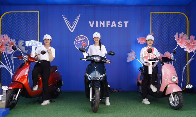 Xe máy điện VinFast “hút” khách với chính sách giá ưu đãi toàn dân