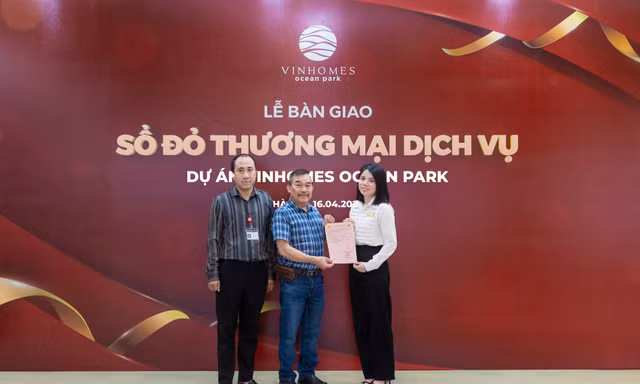 Luật sư: Shop thương mại dịch vụ Vinhomes được cấp sổ đỏ là tín hiệu tích cực