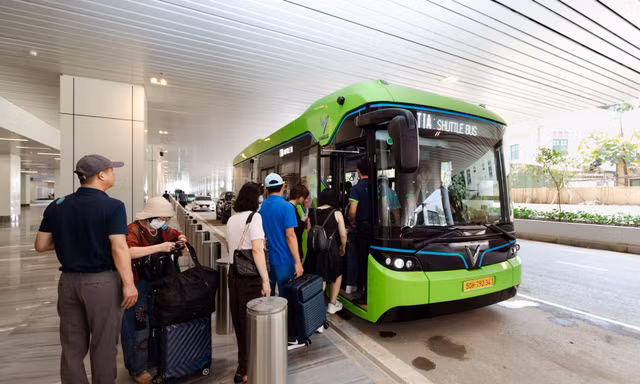 VinBus vận hành tuyến buýt điện độc quyền kết nối ba nhà ga sân bay Tân Sơn Nhất