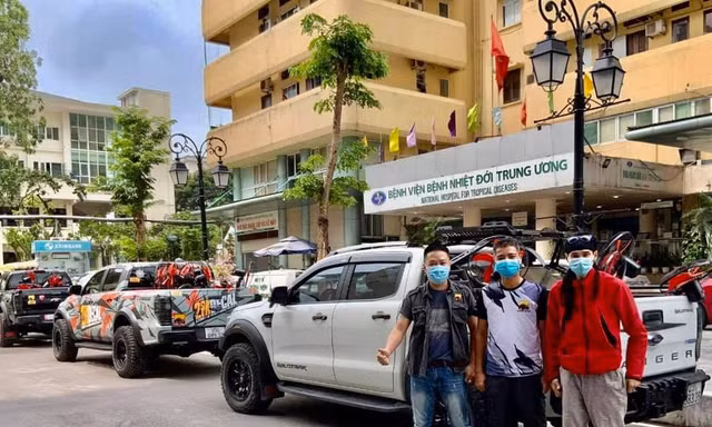 Sáng chữa bệnh ung thư, chiều xung phong tải hàng chống dịch