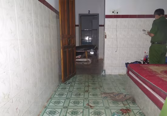 Nghi án chồng sát hại vợ rồi uống xăng tự tử
