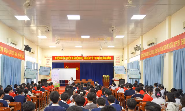 Shinhan Life Việt Nam hoàn thành chương trình hướng nghiệp S-Career dành cho học sinh THPT năm 2024