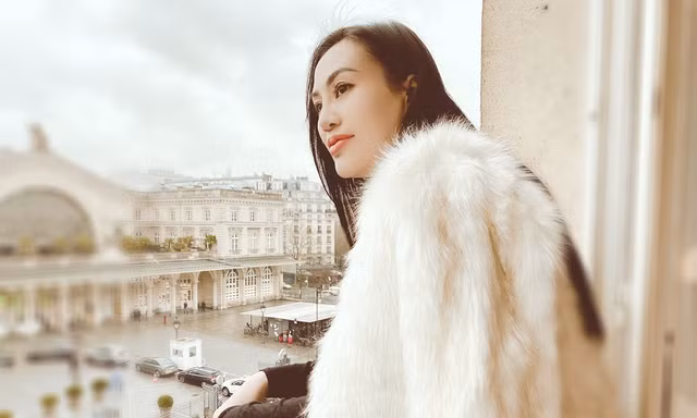 Trần Huyền Nhung Style sành điệu trên đường phố Châu Âu