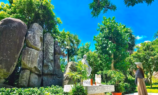 Mùa xuân tham quan Núi Cấm