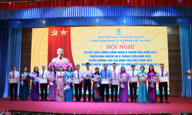 VINACOMIN tuyên dương các gia đình tiêu biểu nhân Ngày Gia đình Việt Nam 28/6