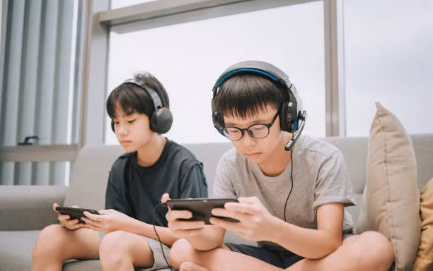 Cận thị - Nguyên nhân hàng đầu khi bố mẹ đưa con đến khám