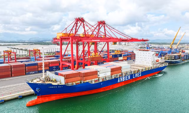 Việt Nam xuất siêu 7,6 tỷ USD