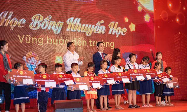 Thiếu nhi Vị Thanh vui trung thu tưng bừng tại khu đô thị Western Pearl 2