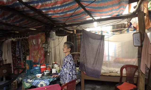 Nguyện ước trước khi mất của đôi vợ chồng già bán vé số mưu sinh