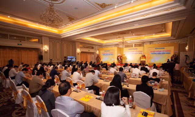 Cổ đông tham dự Đại hội đồng cổ đông thường niên Nam A Bank năm 2020.