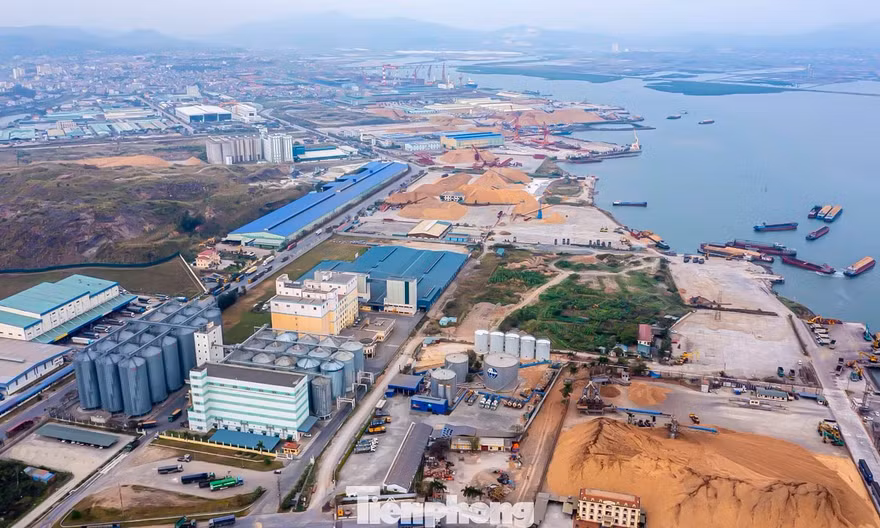 Nạo vét luồng vào cảng nước sâu bậc nhất miền Bắc sau nhiều năm bị bồi lắng