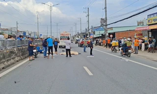 Xe máy tông người đi bộ qua Quốc lộ 1, hai người tử vong