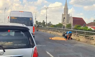 Va chạm xe khách trên Quốc lộ 1, người phụ nữ đi xe máy tử vong