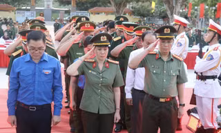 Tuổi trẻ An Giang thắp nến tri ân các Anh hùng liệt sĩ