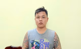 Thủ dao đi 'tháp tùng' bà chủ cũ rồi đâm chết người sau cuộc cự cãi
